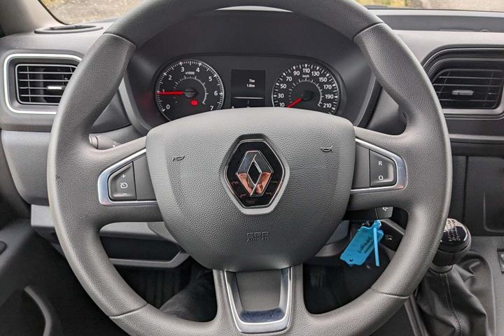 Hvid Renault Master IV T33 fra 2023