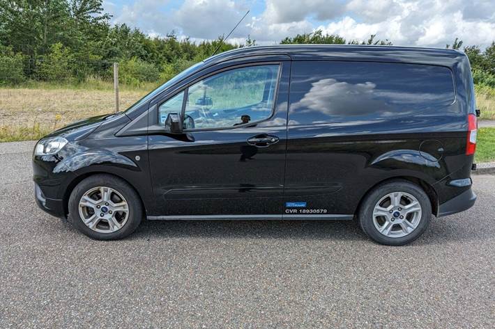 Sort Ford Transit Courier fra 2022