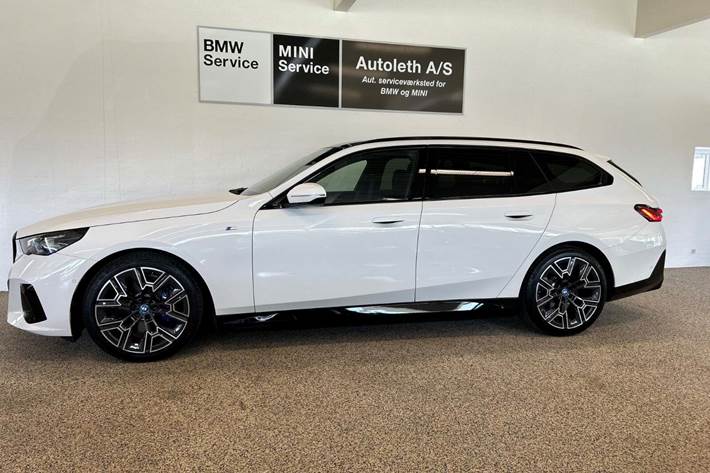 Hvid BMW i5 fra 2024