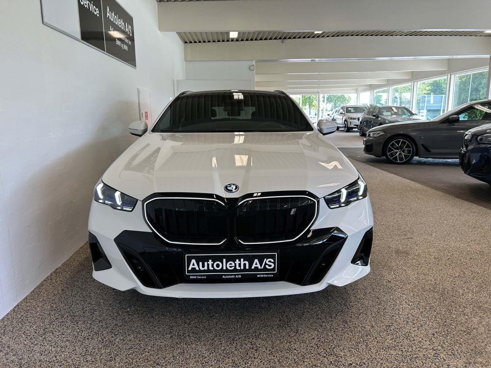 BMW i5 eDrive40 Touring Fully Charged M-Sport