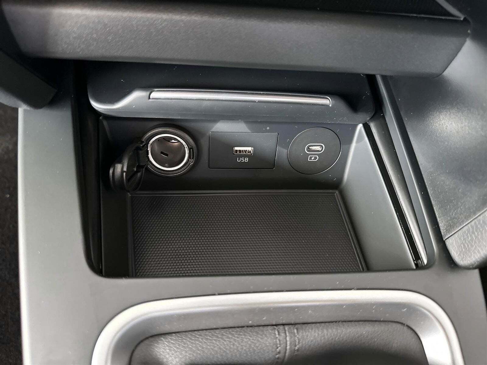 Grå Kia XCeed fra 2024