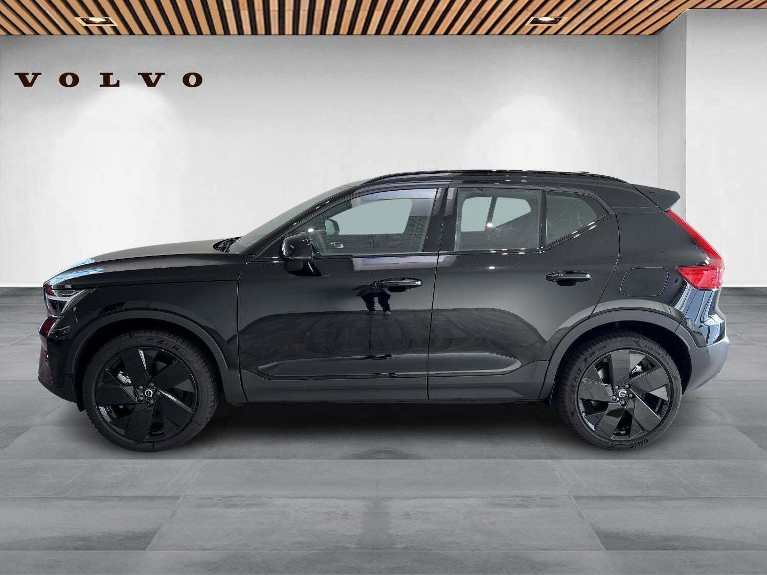 Volvo EX40 Extended Range Black Edition