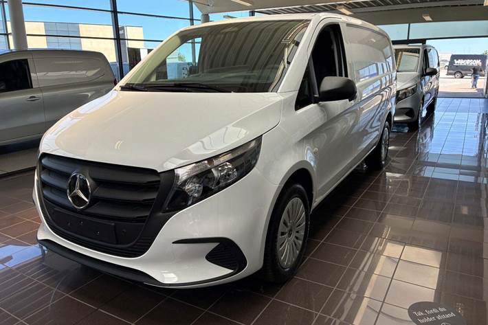Hvid Mercedes Vito 114 fra 2024