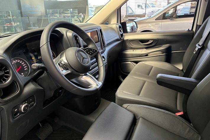 Hvid Mercedes Vito 114 fra 2024