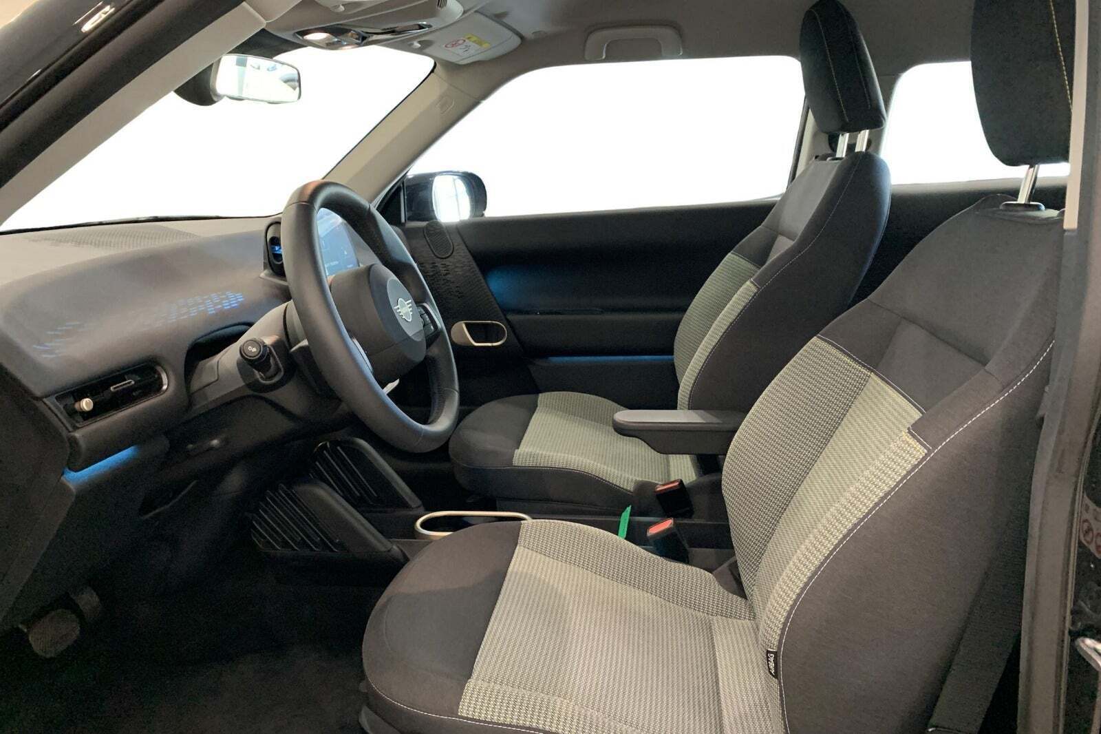 Mini Cooper E Essential Trim XS