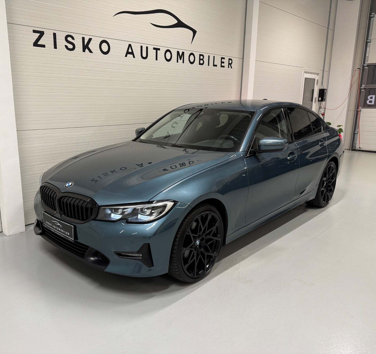 Turquoise BMW 320d fra 2019 set udefra