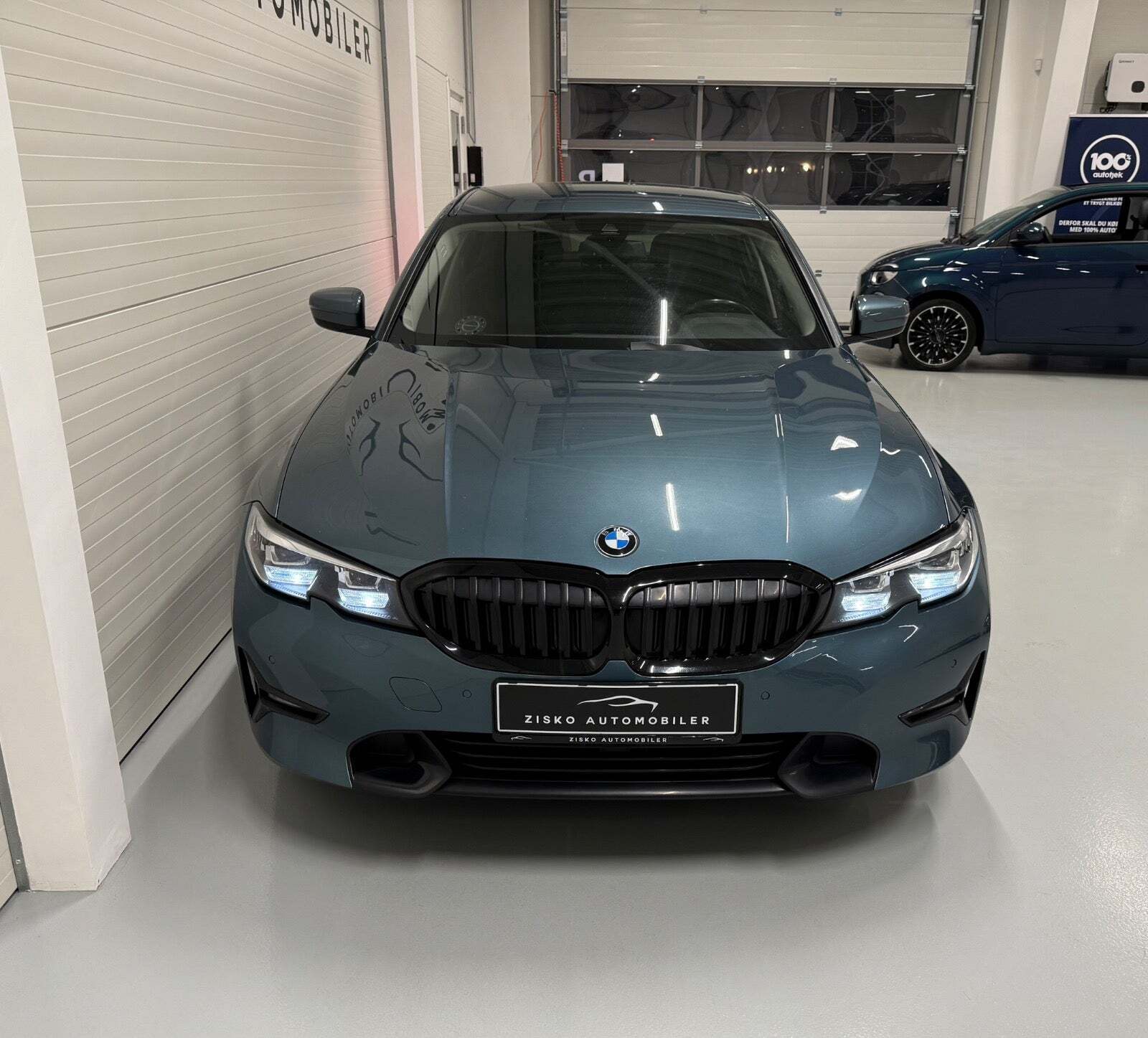Turquoise BMW 320d fra 2019