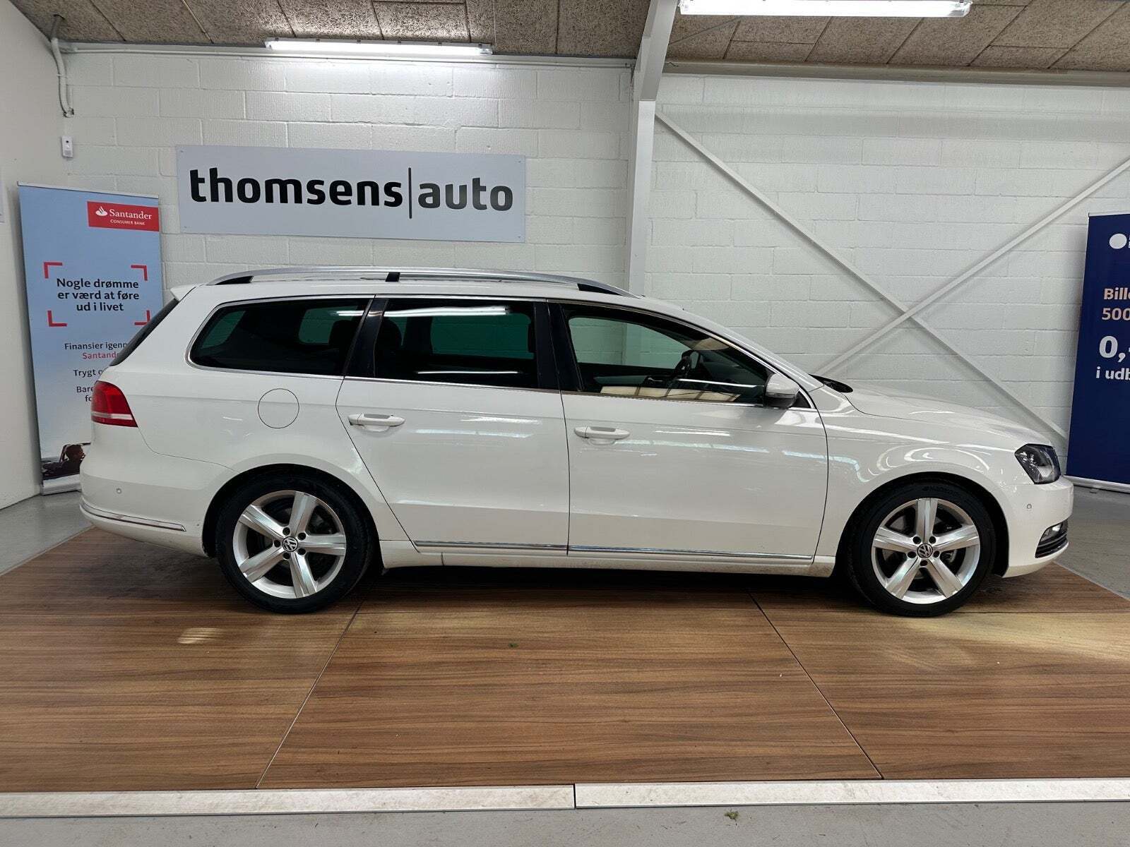 Hvid VW Passat fra 2011