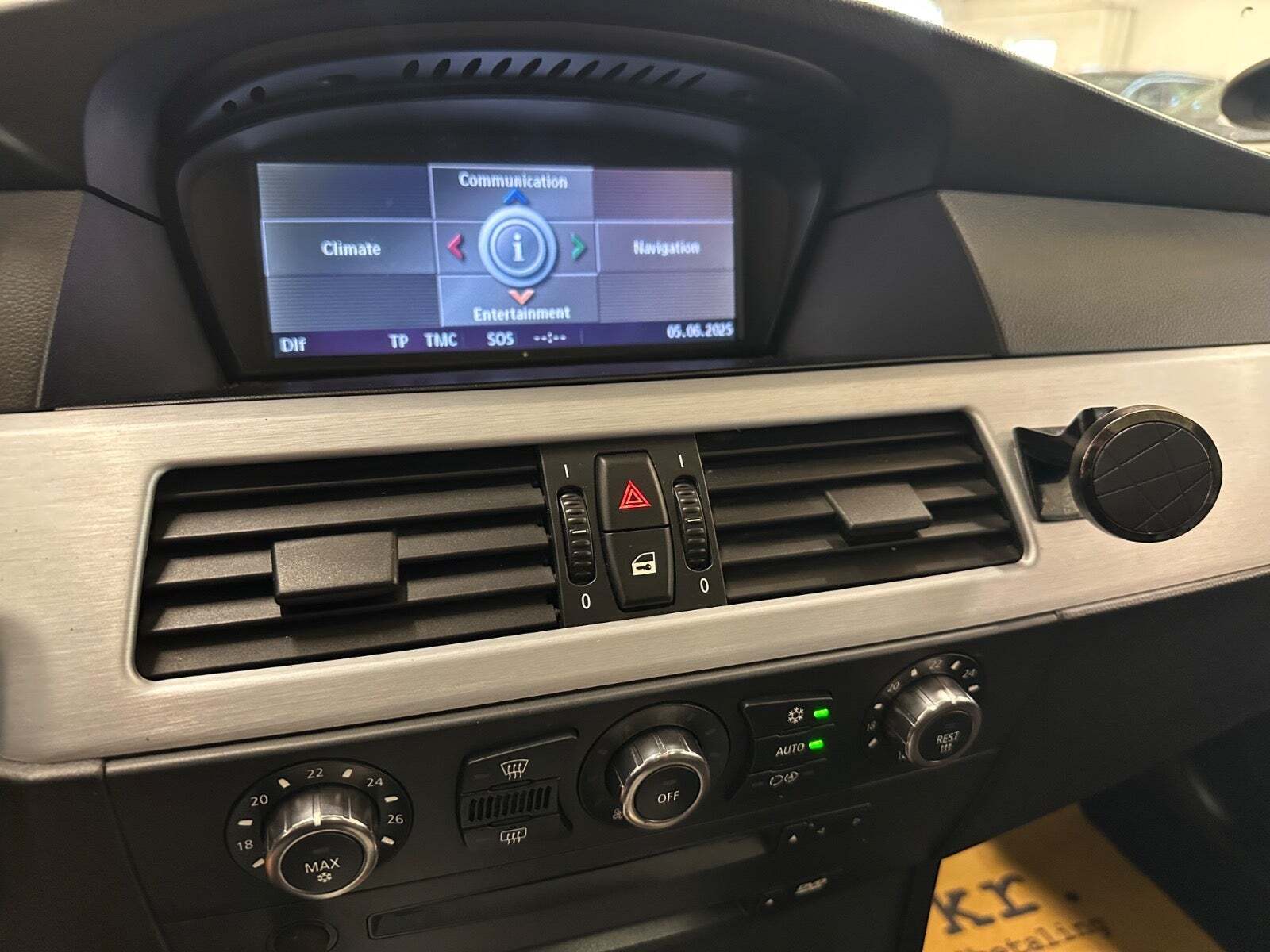 Grå BMW 530d fra 2004