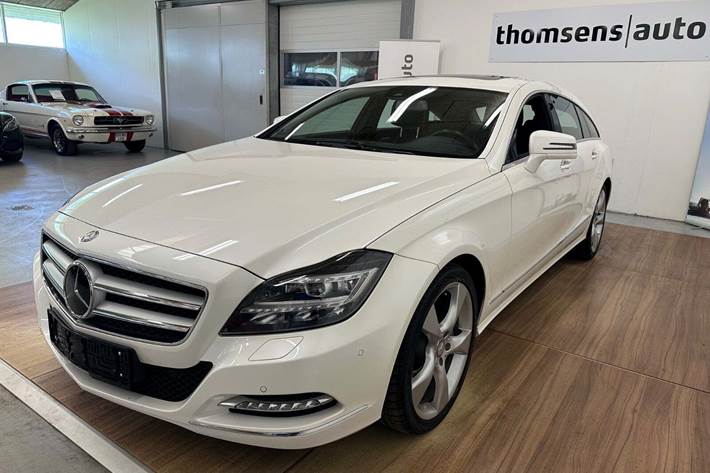 Sort Mercedes CLS350 fra 2014 set udefra