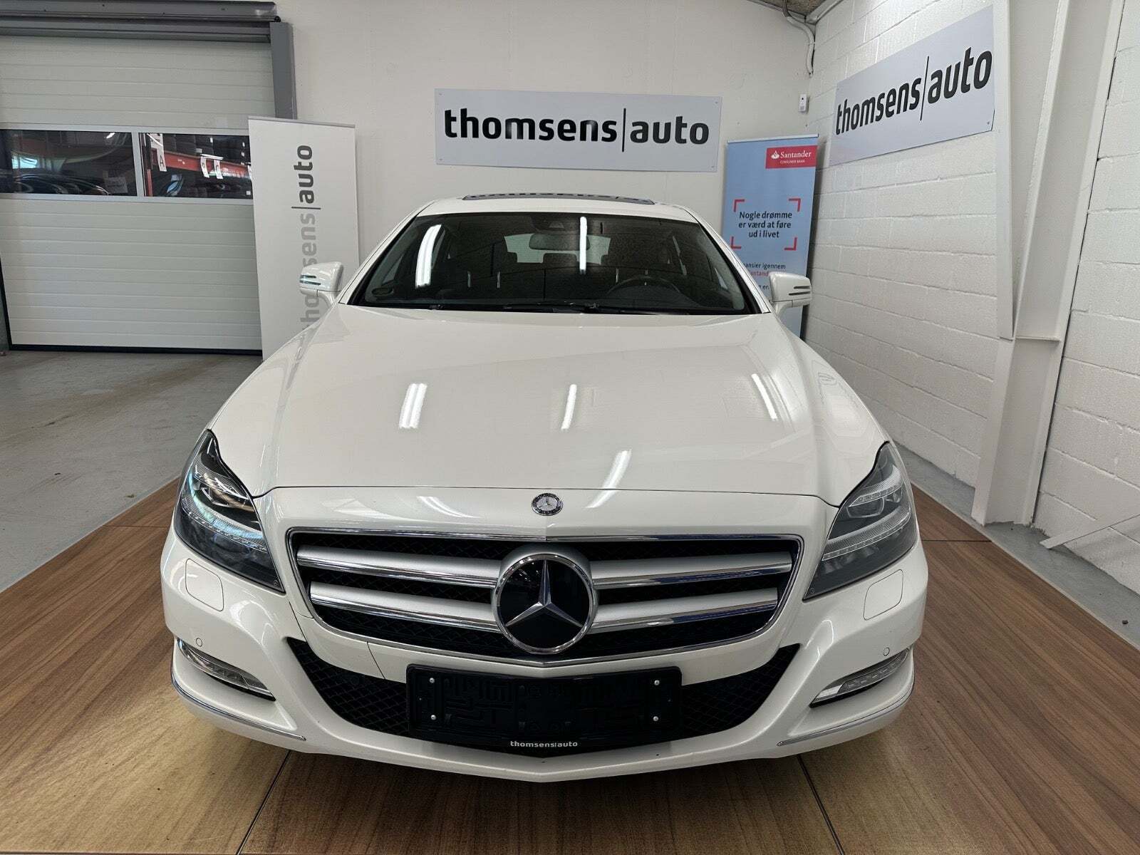 Sort Mercedes CLS350 fra 2014 set udefra