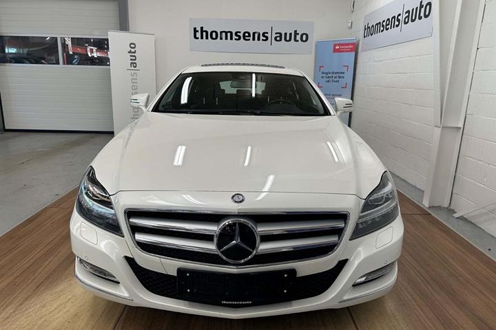 Sort Mercedes CLS350 fra 2014 set udefra