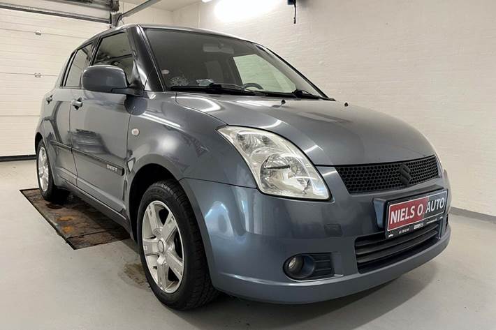 Grå Suzuki Swift fra 2006
