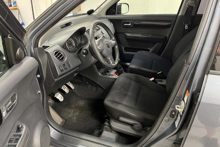 Grå Suzuki Swift fra 2006