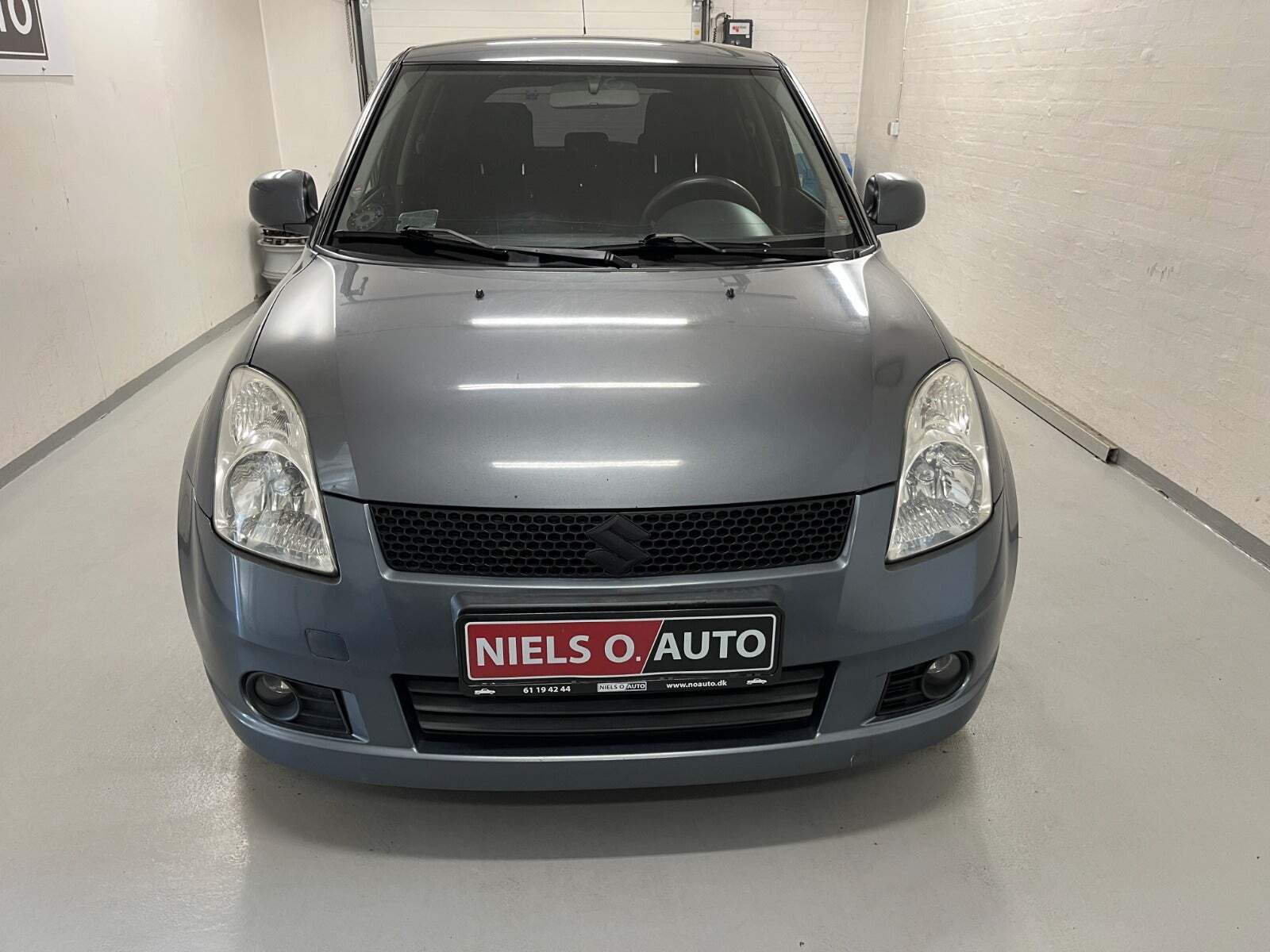 Grå Suzuki Swift fra 2006