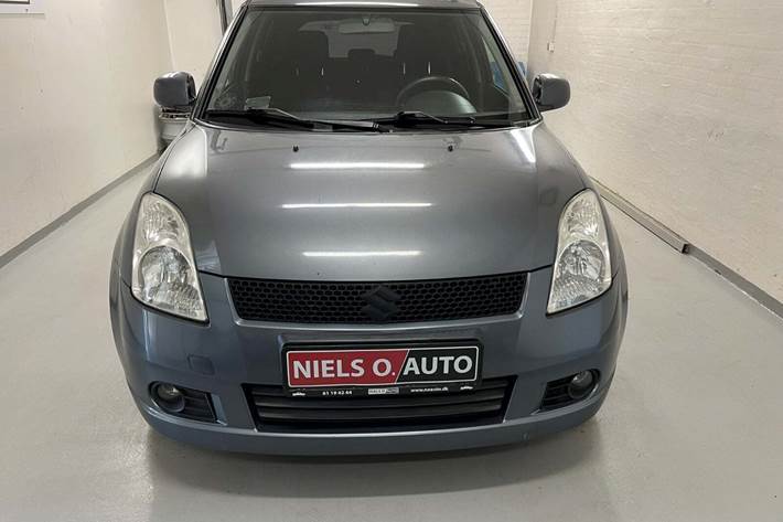 Grå Suzuki Swift fra 2006