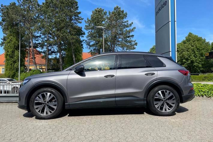 Grå Audi Q4 e-tron fra 2022