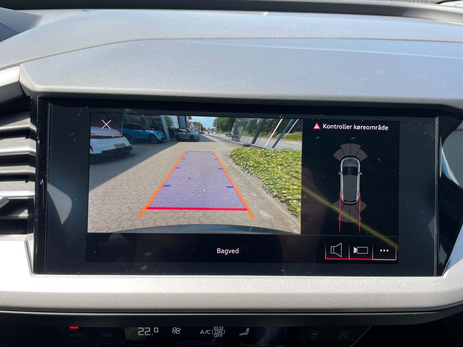 Grå Audi Q4 e-tron fra 2022