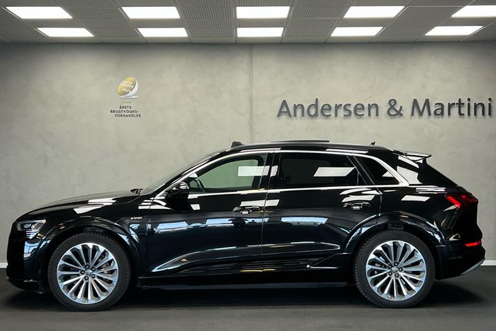 Sort Audi e-tron fra 2019 set udefra