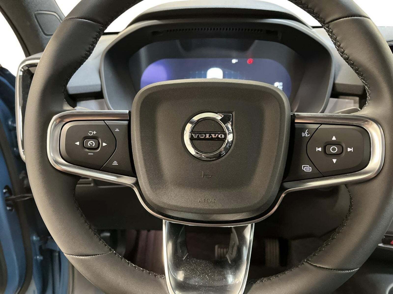 Blå Volvo C40 fra 2024