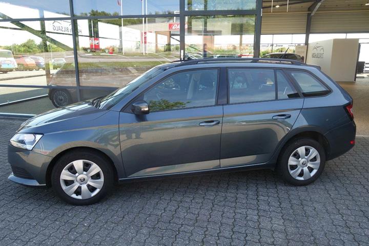 Grå Skoda Fabia fra 2019