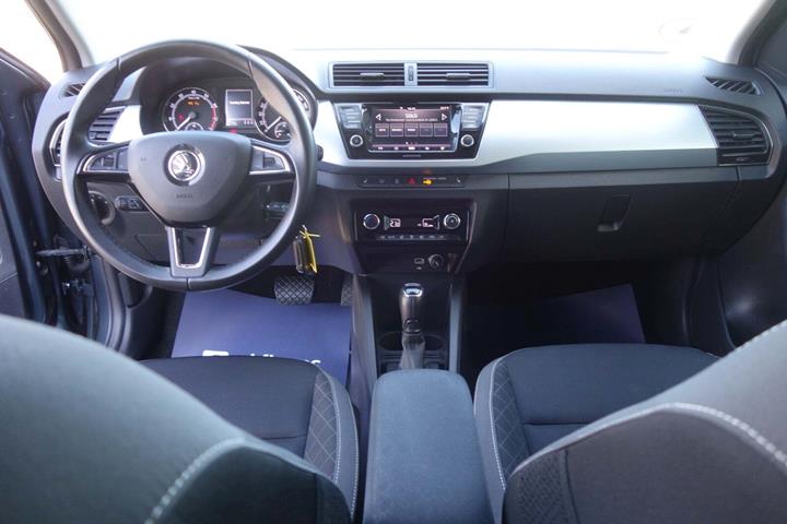 Grå Skoda Fabia fra 2019