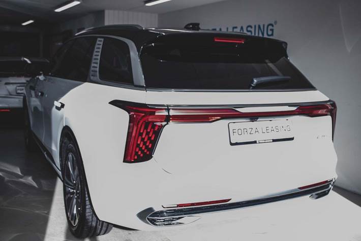 Hvid Hongqi E-HS9 fra 2024