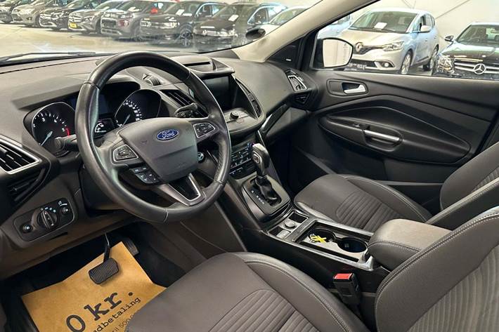 Sort Ford Kuga fra 2019