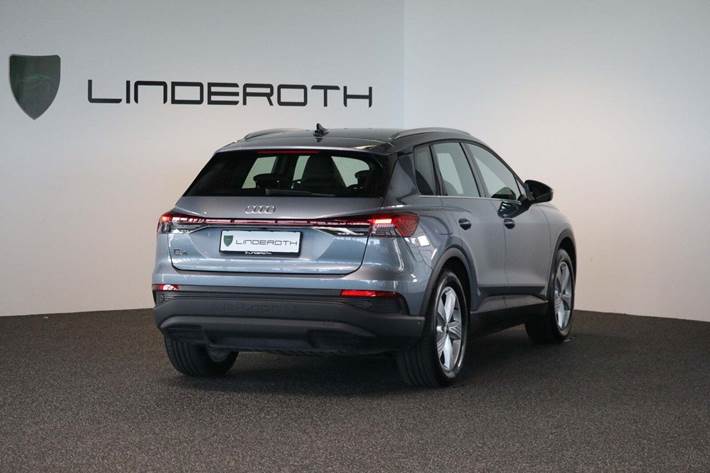 Blå Audi Q4 e-tron fra 2023