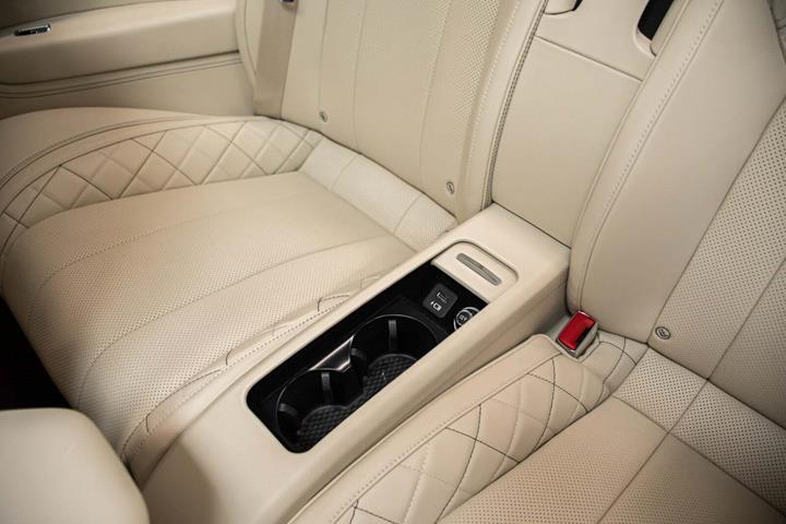 Grå Bentley Continental GTC fra 2019