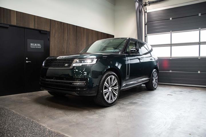 Grøn Land Rover Range Rover fra 2025 set udefra