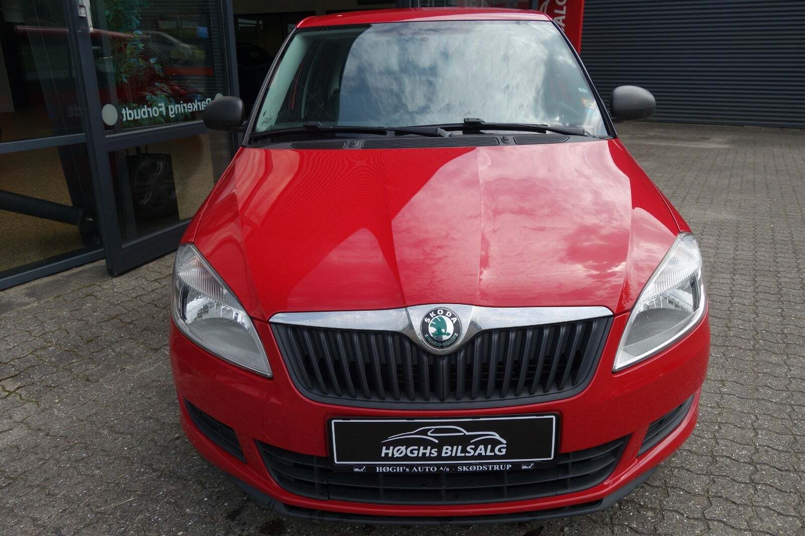 Rød Skoda Fabia fra 2012