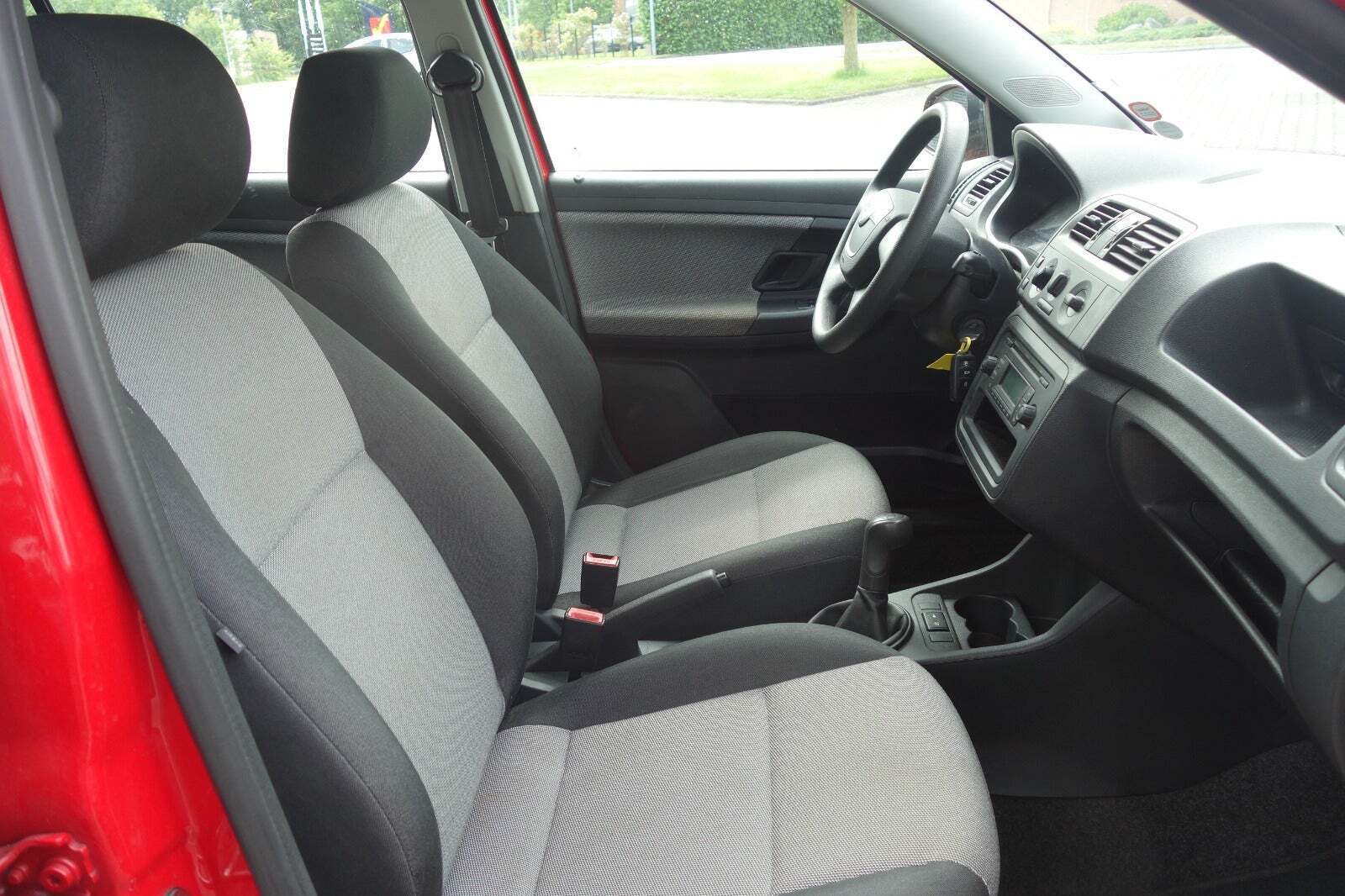 Rød Skoda Fabia fra 2012