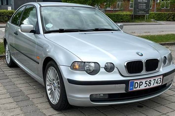 Grå BMW 316 fra 2005