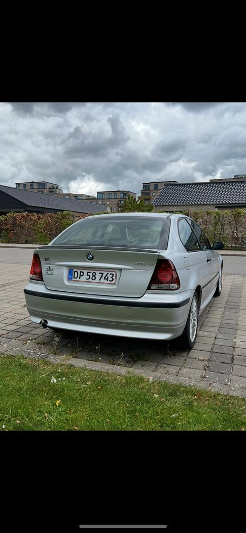Grå BMW 316 fra 2005