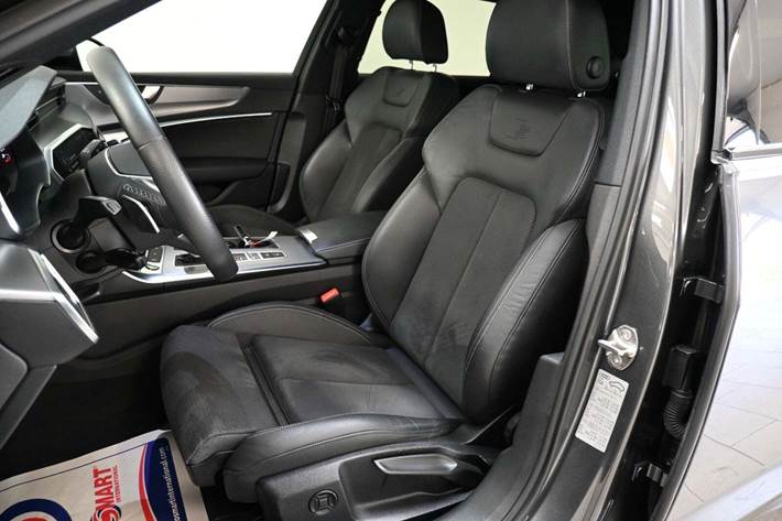 Grå Audi A6 fra 2022