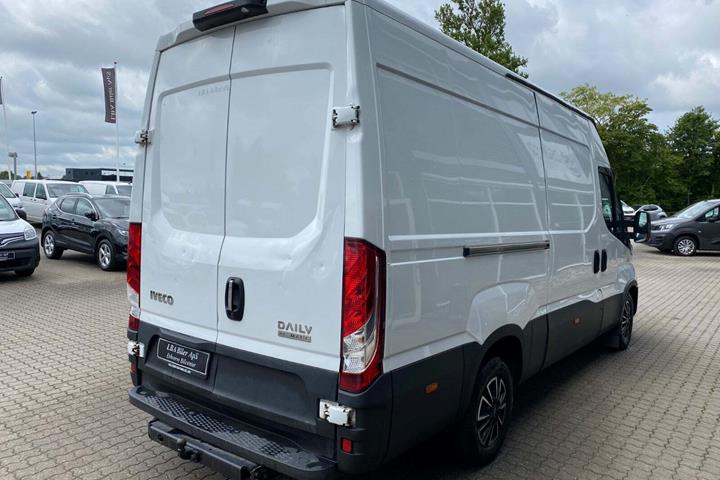Hvid Iveco Daily fra 2021