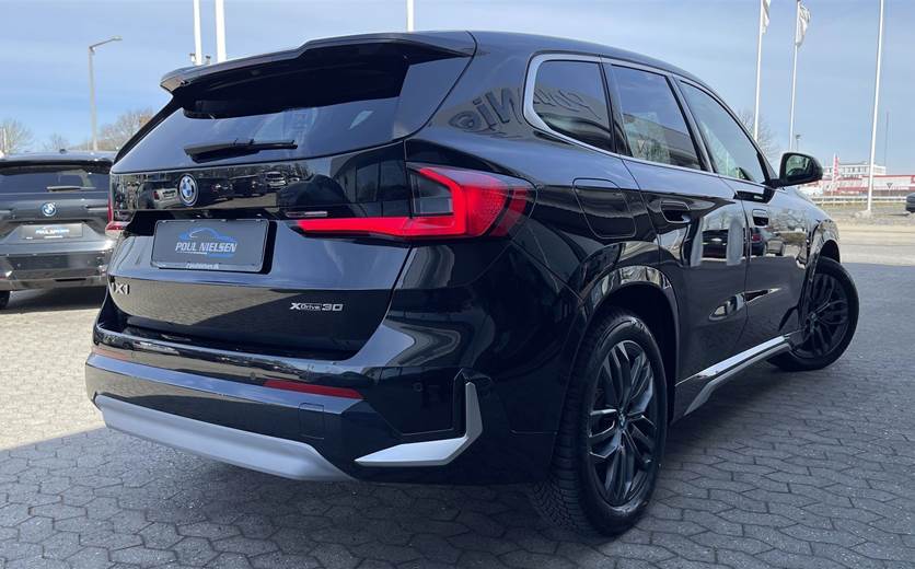 BMW iX1