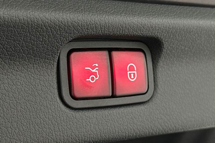 Grå Mercedes EQE 350 fra 2023