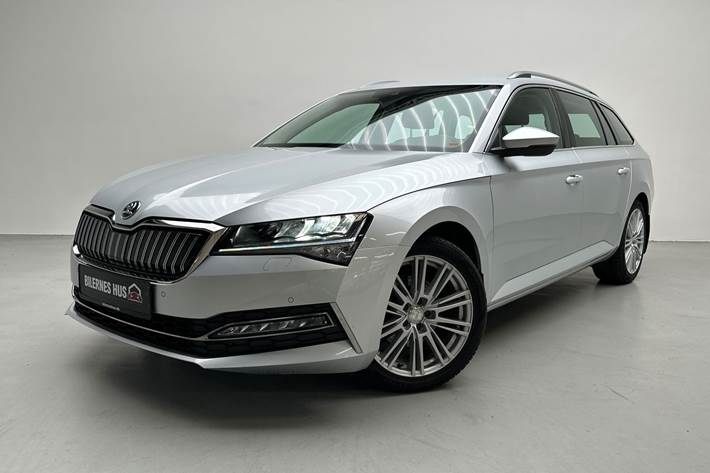 Grå Skoda Superb fra 2021