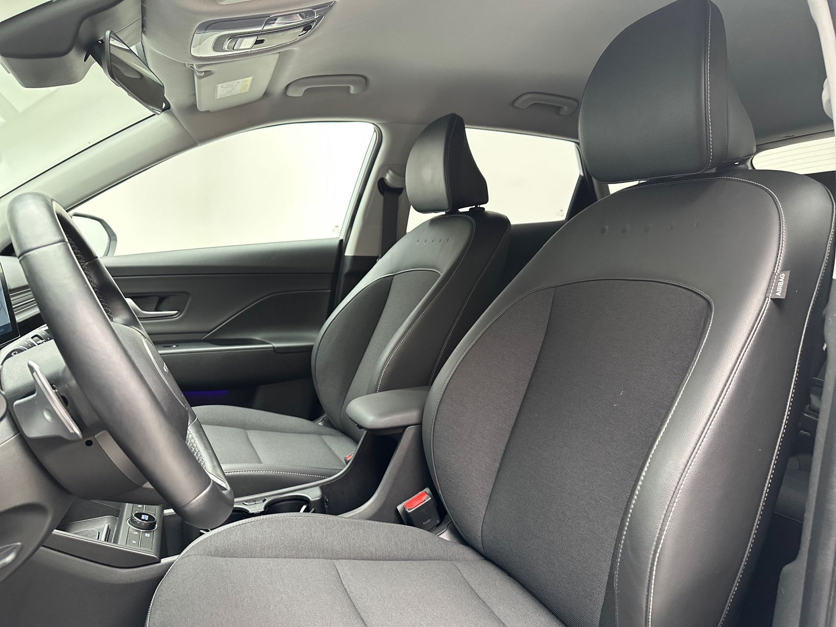 Hvid Hyundai Kona fra 2024