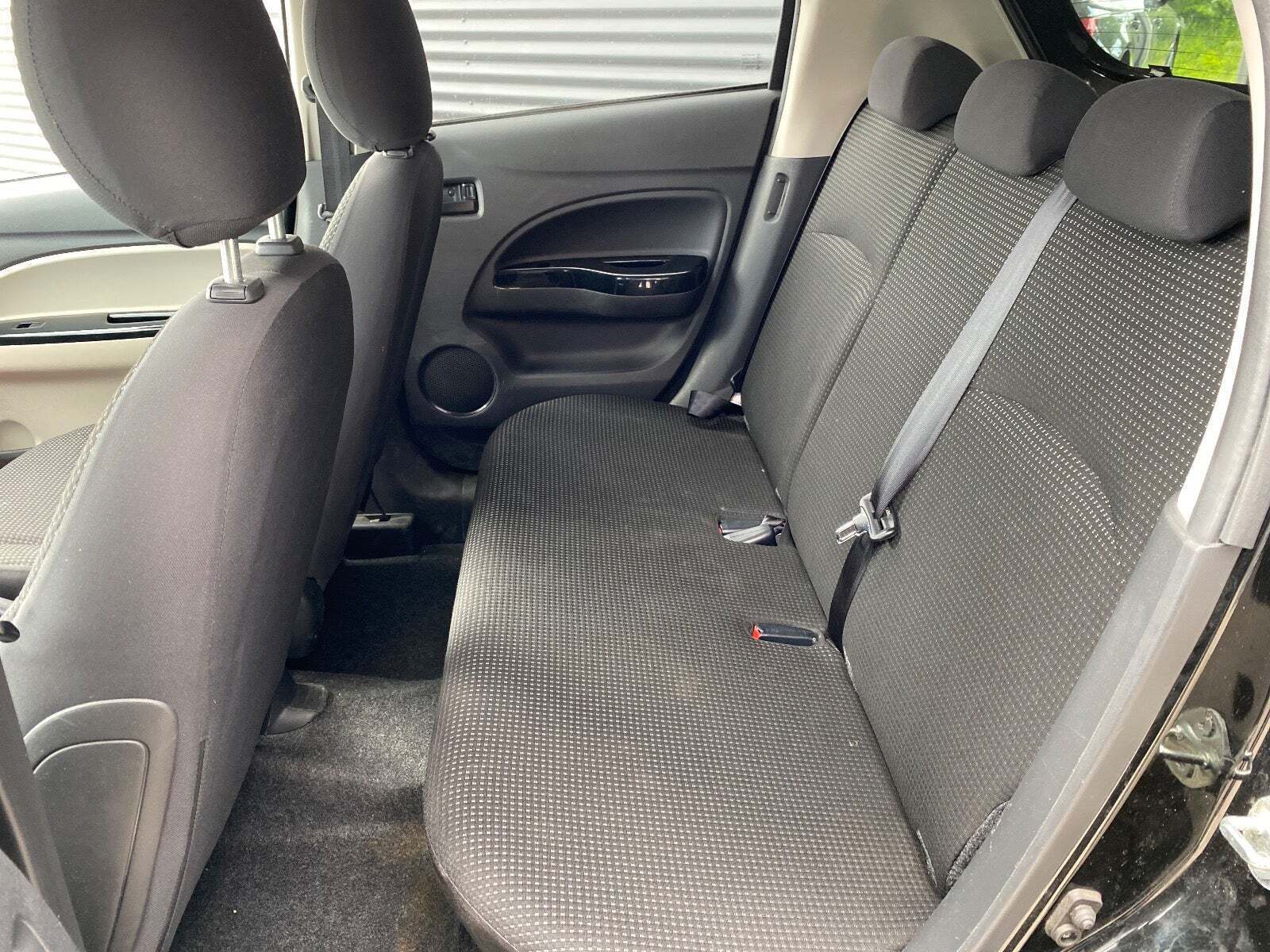 Sort Mitsubishi Space Star fra 2015