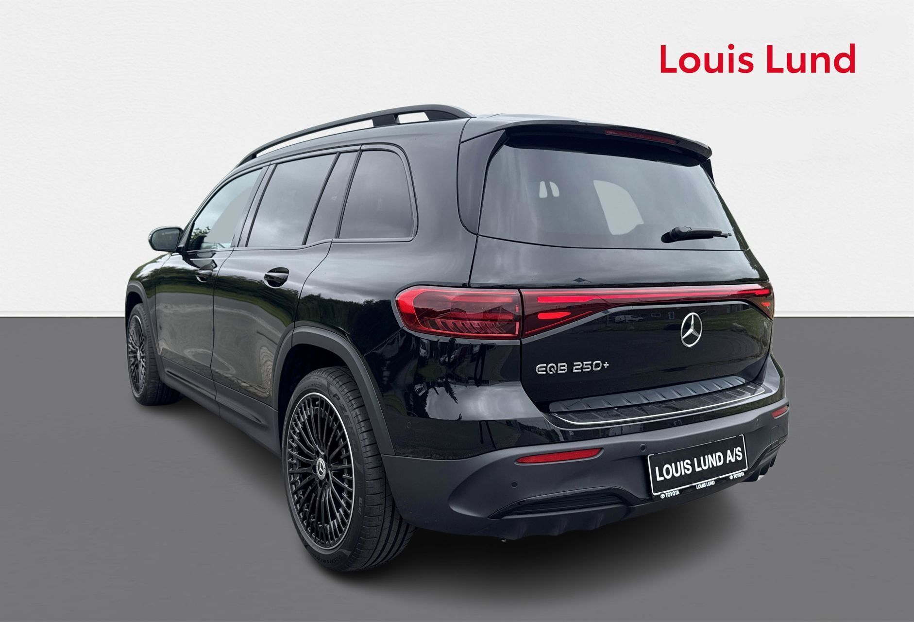 Sort Mercedes EQB 250+ fra 2024