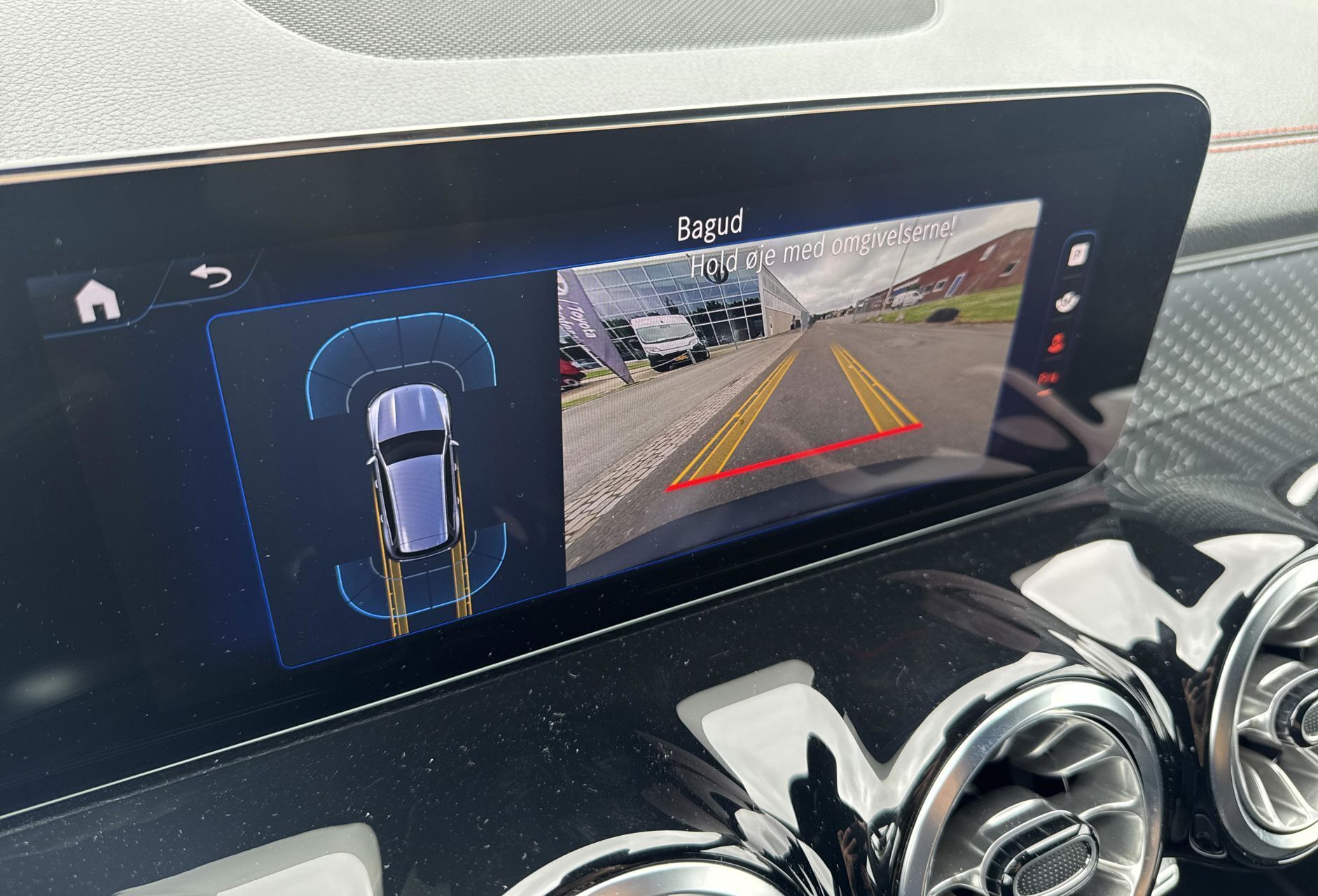 Sort Mercedes EQB 250+ fra 2024