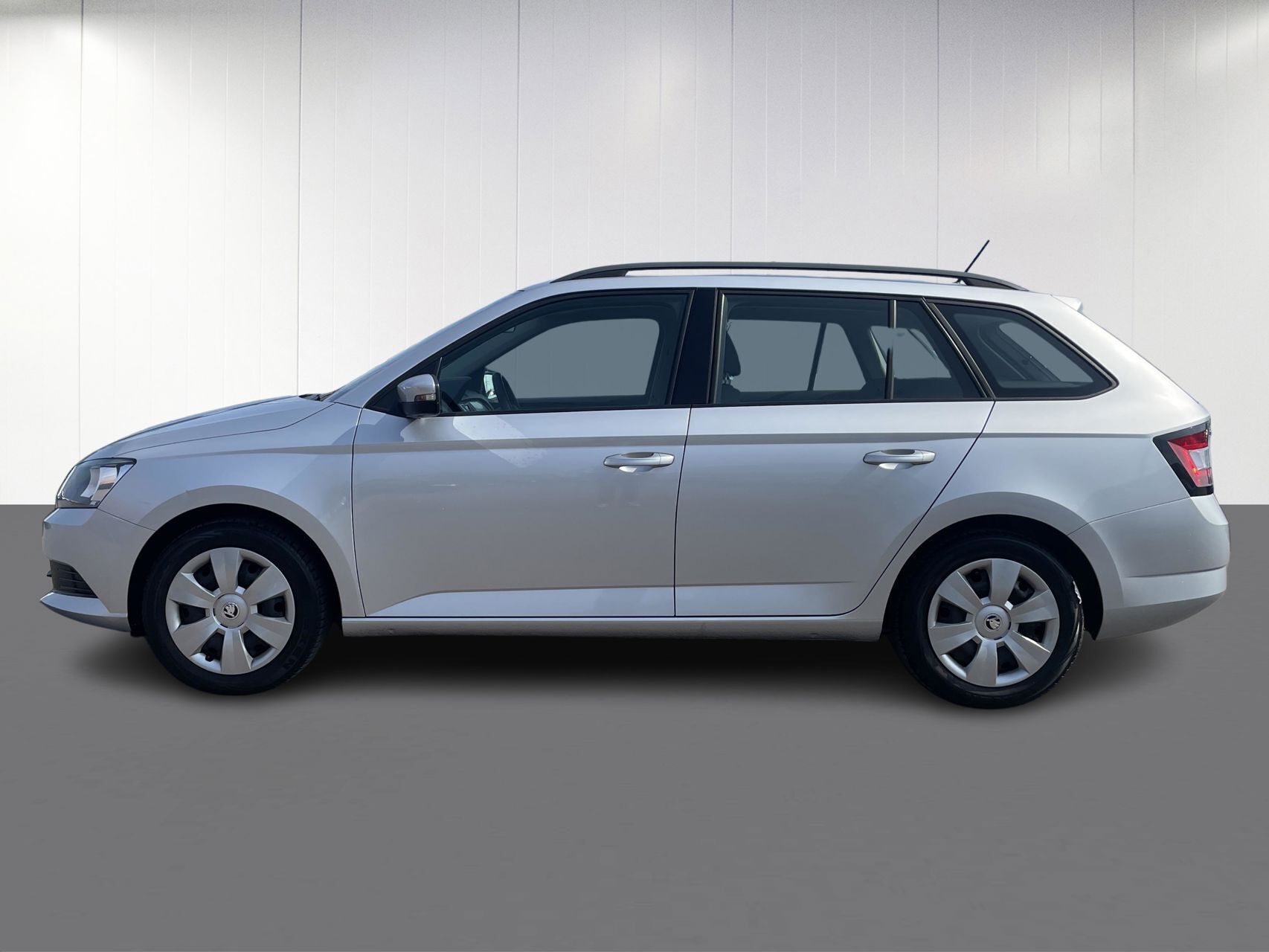 Grå Skoda Fabia fra 2016