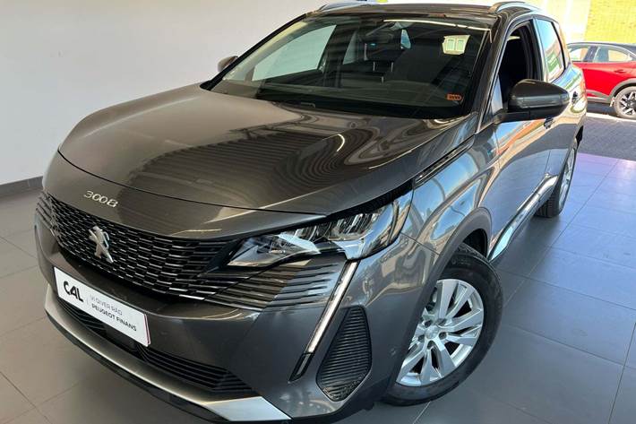 Grå Peugeot 3008 fra 2021 set udefra