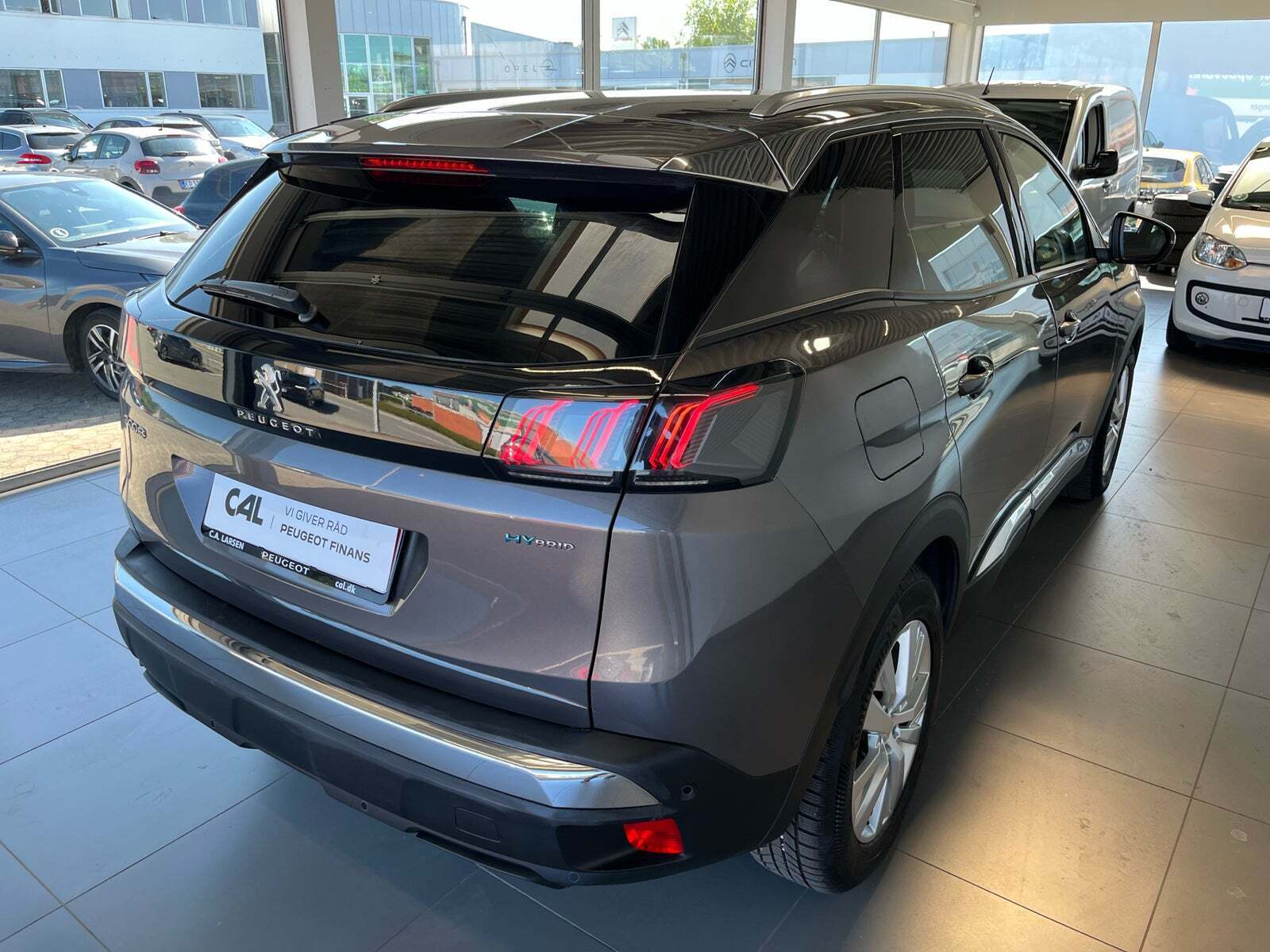 Grå Peugeot 3008 fra 2021