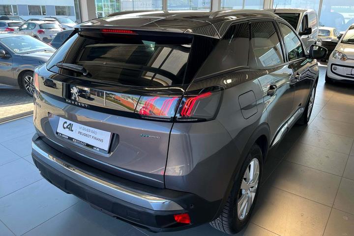 Grå Peugeot 3008 fra 2021