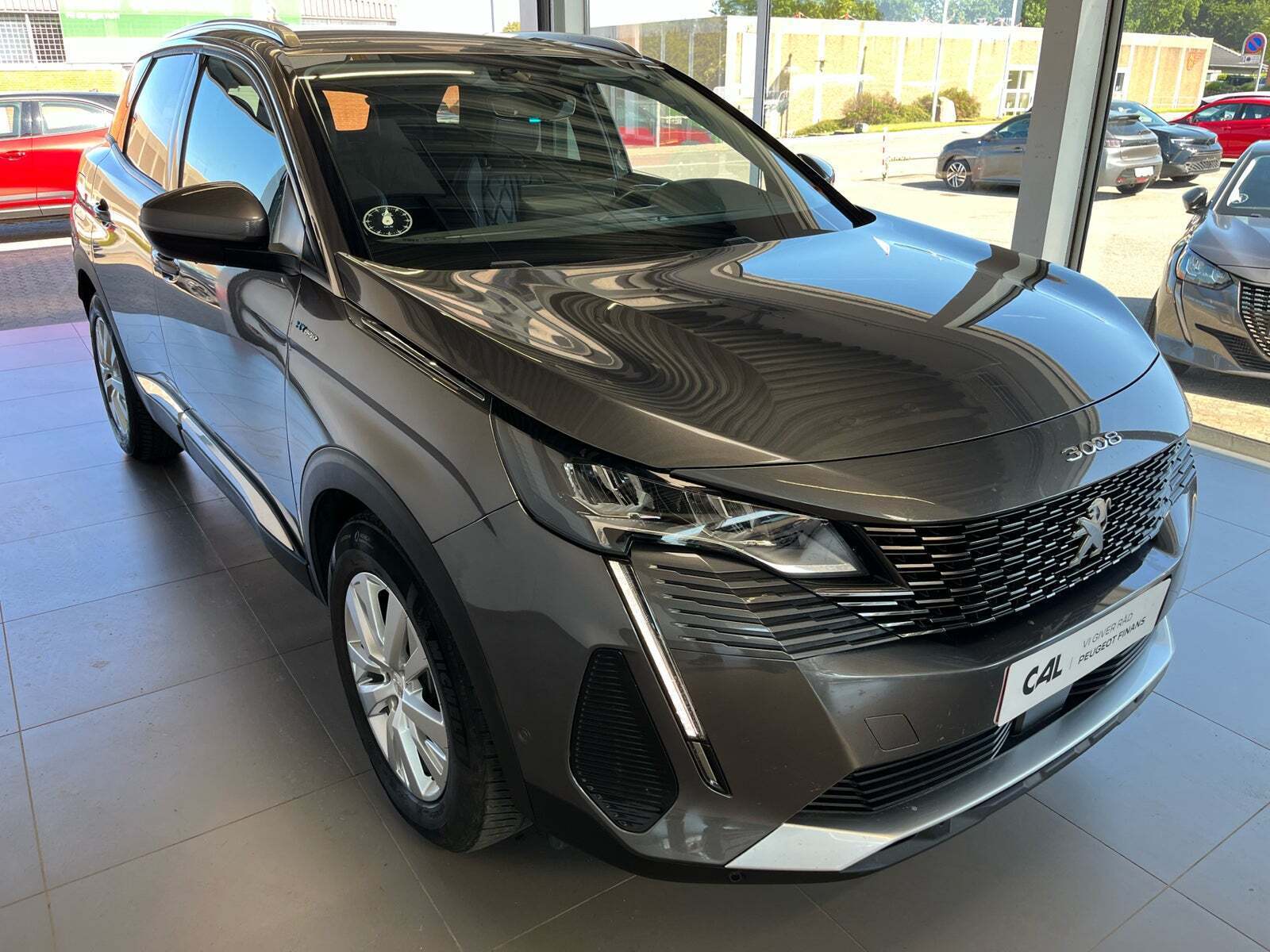 Grå Peugeot 3008 fra 2021