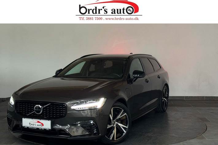 Grå Volvo V90 fra 2021 set udefra